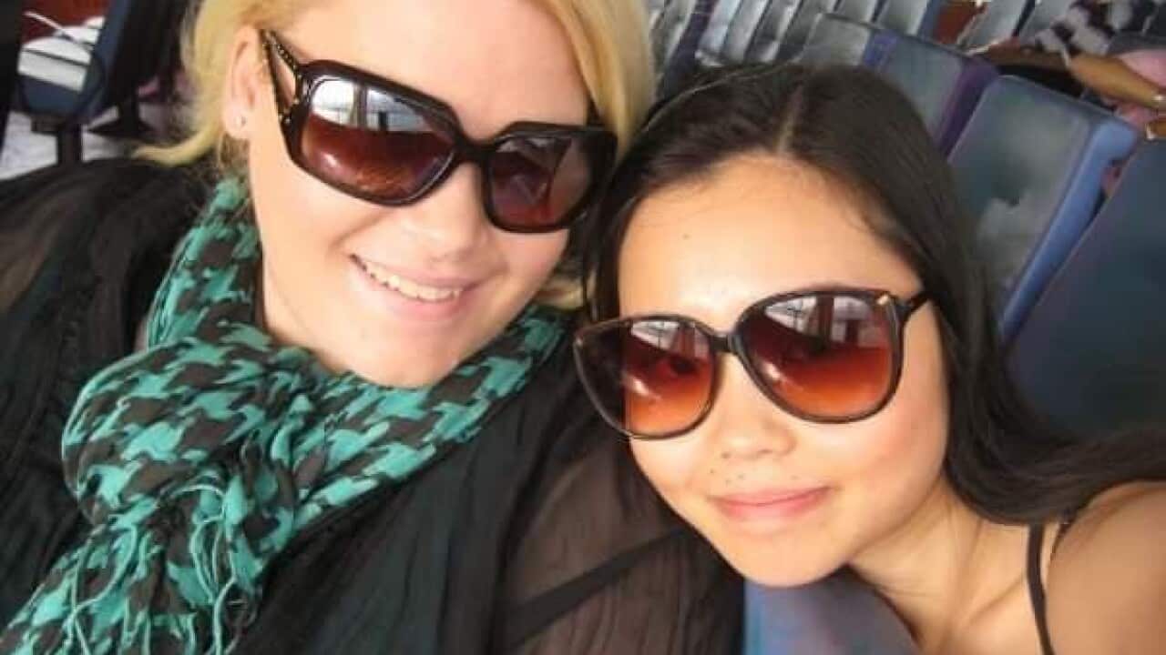 一直在澳洲生活的Leanne憶述,他們在十五、六時,在一個名為mIRC網上聊天室結識Manda後,兩人就一見如故。
