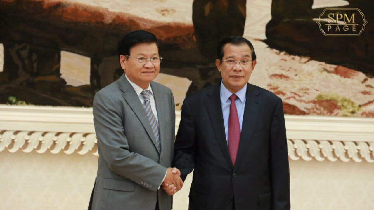 Lao Prime Minister Thongloun Sisoulith (L) with Cambodia Prime Minister Hun Sen (R)