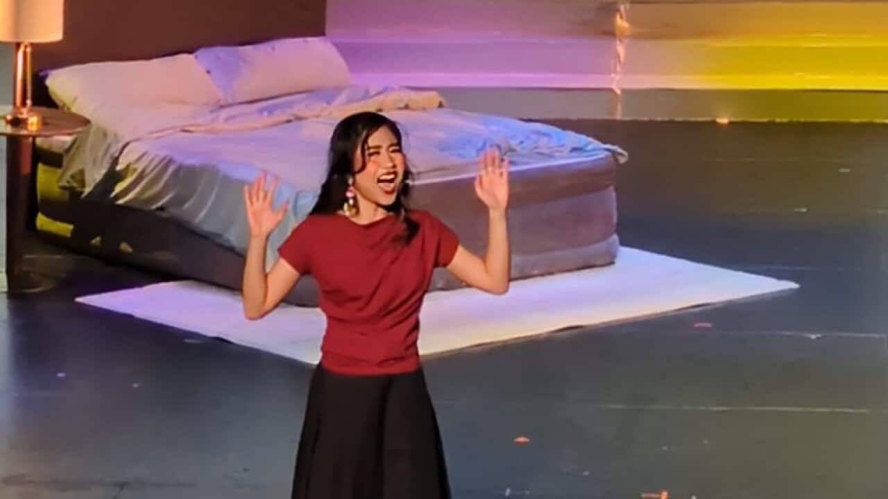 Dona on the stage. Photo by Anne Parisianne.png