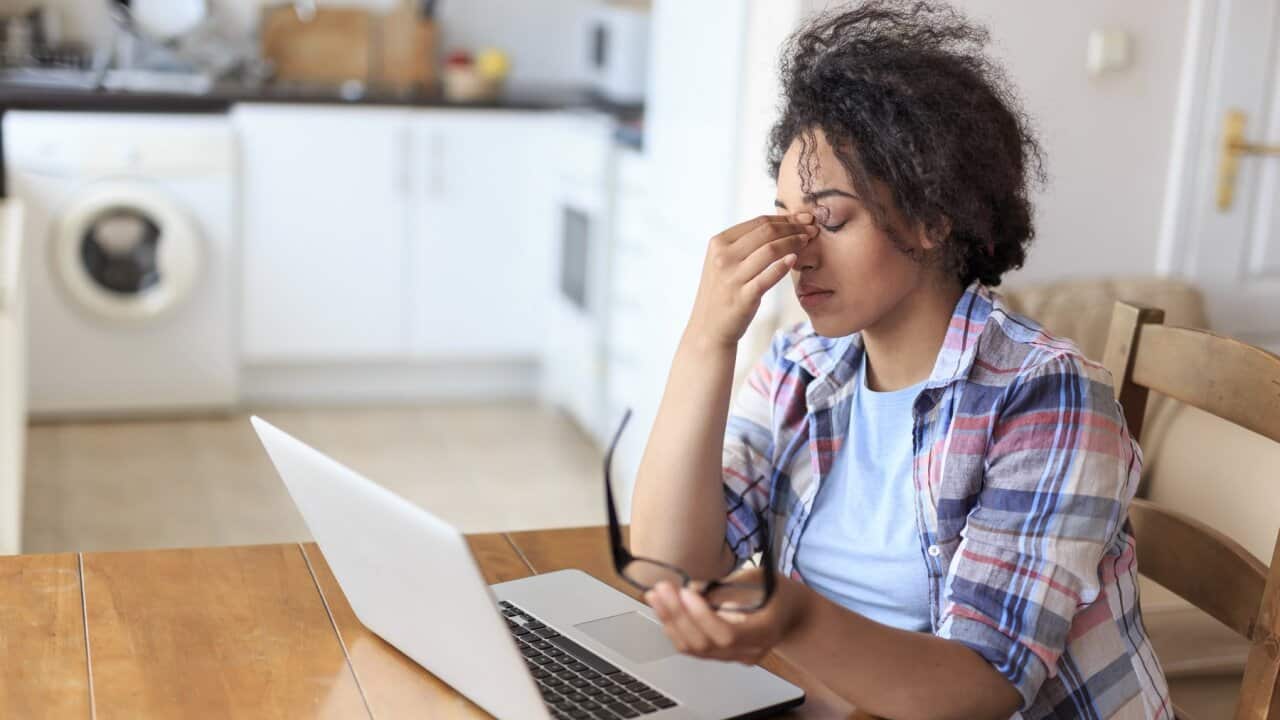 Woman with Laptop having problems