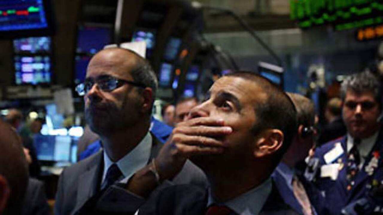 Dow Jones tumbled amid fear of unresolved US trade war and short bond yield being pushed up.