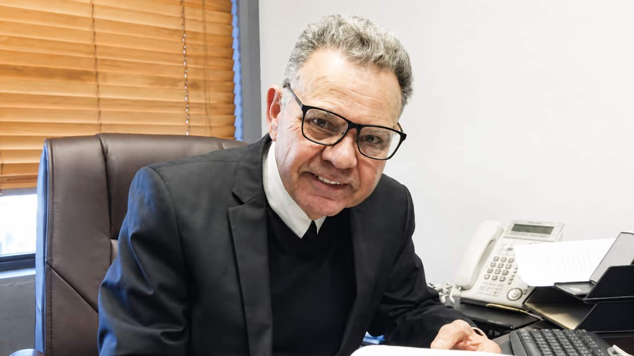 الصحفي والمؤرخ الباحث هاني الترك.png