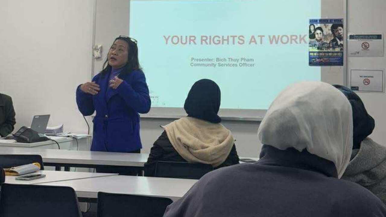 Phạm Bích Thủy trong một buổi tình bày về quyền lợi của người lao động (Image: AWATW)