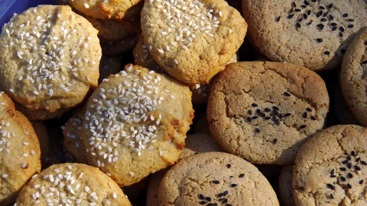 Νηστίσιμα κουλουράκια με κανέλα και σουσάμι.