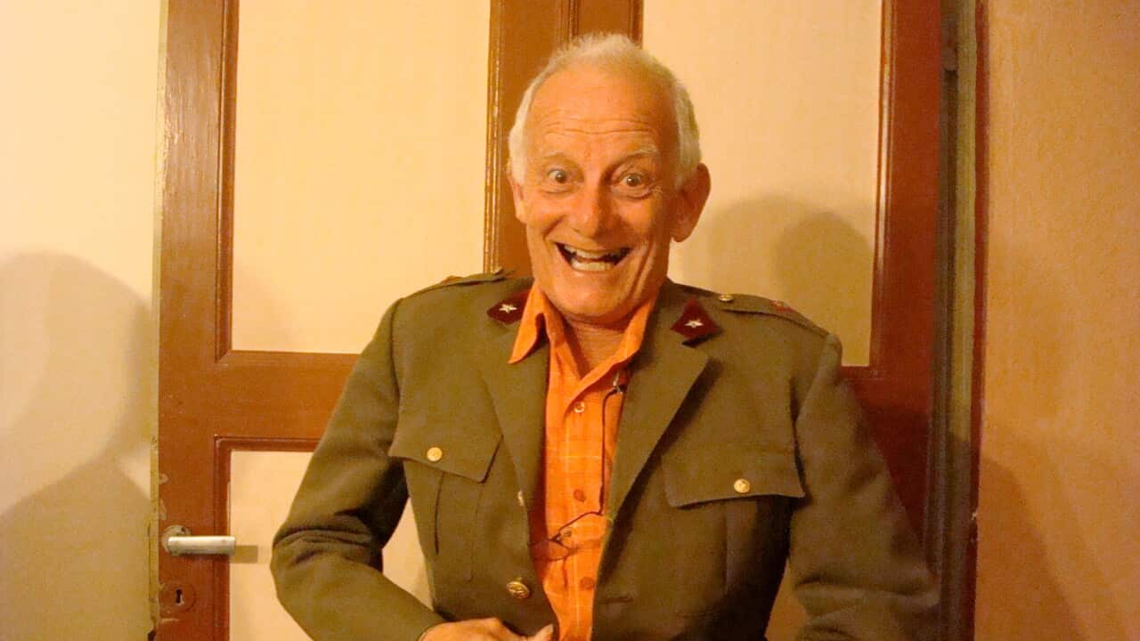 Marcello Costa con la vecchia divisa di medico in servizio militare