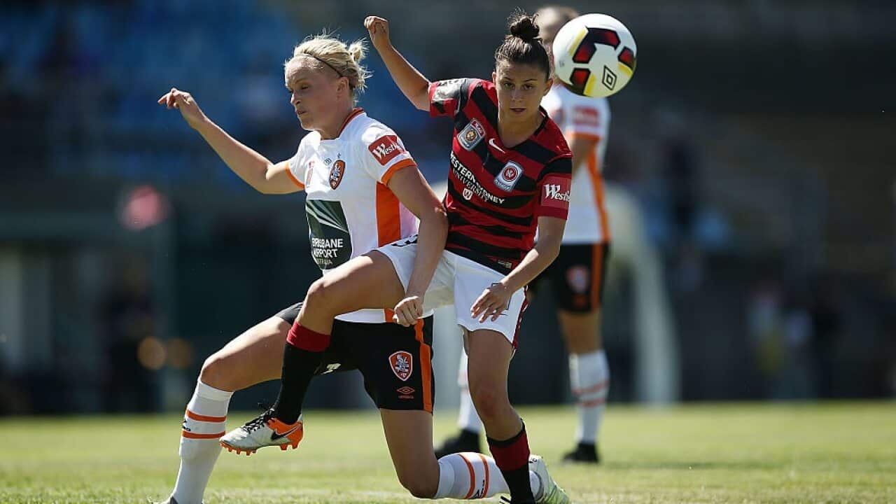 Eliza Ammendolia (R) in action for the Western Sydney Wanderers in 2016