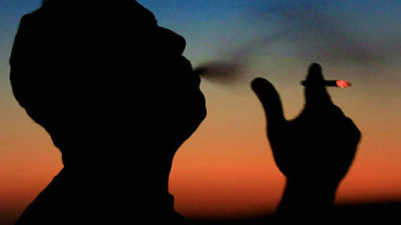 smoking_silhouette_1901_B_getty_576655430