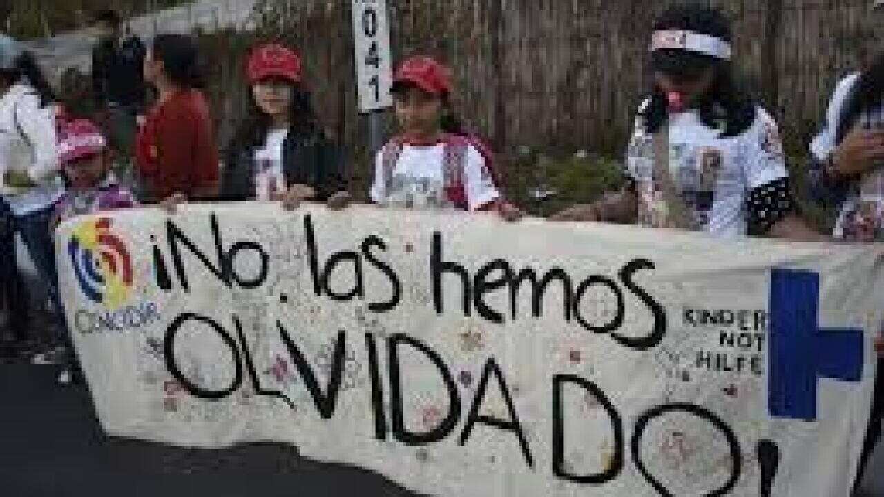 marcha niñas guatemaltecas