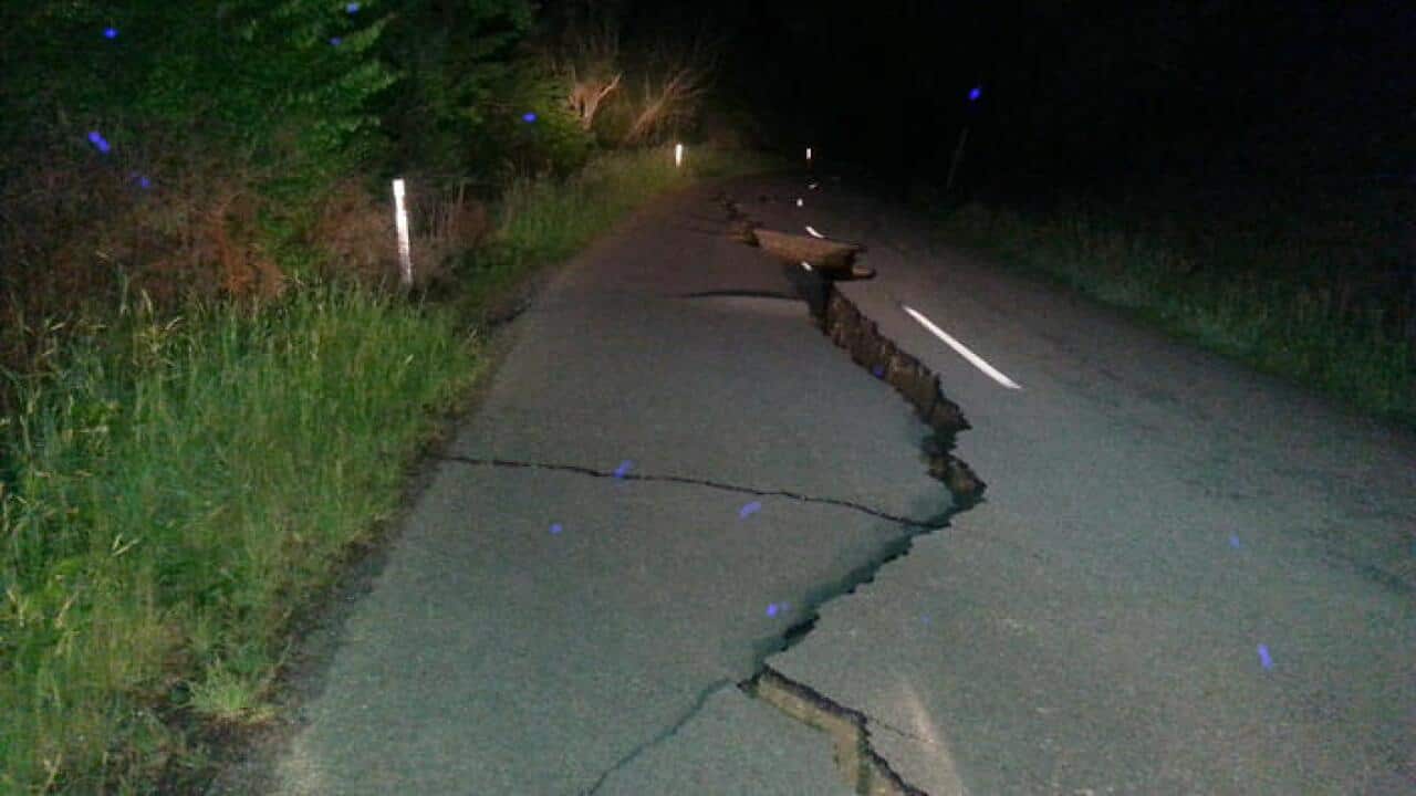 A large fissure runs along Kaikoura Road about two hours north of Christchurch Monday, Nov. 14, 2016, after a major earthquake struck New Zealand's south Island (AP)