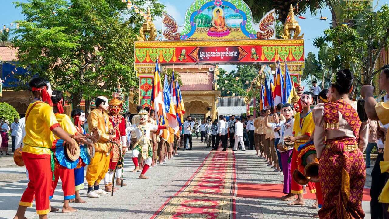 Kathen to Wat Khmer Kampuchea Krom.jpg