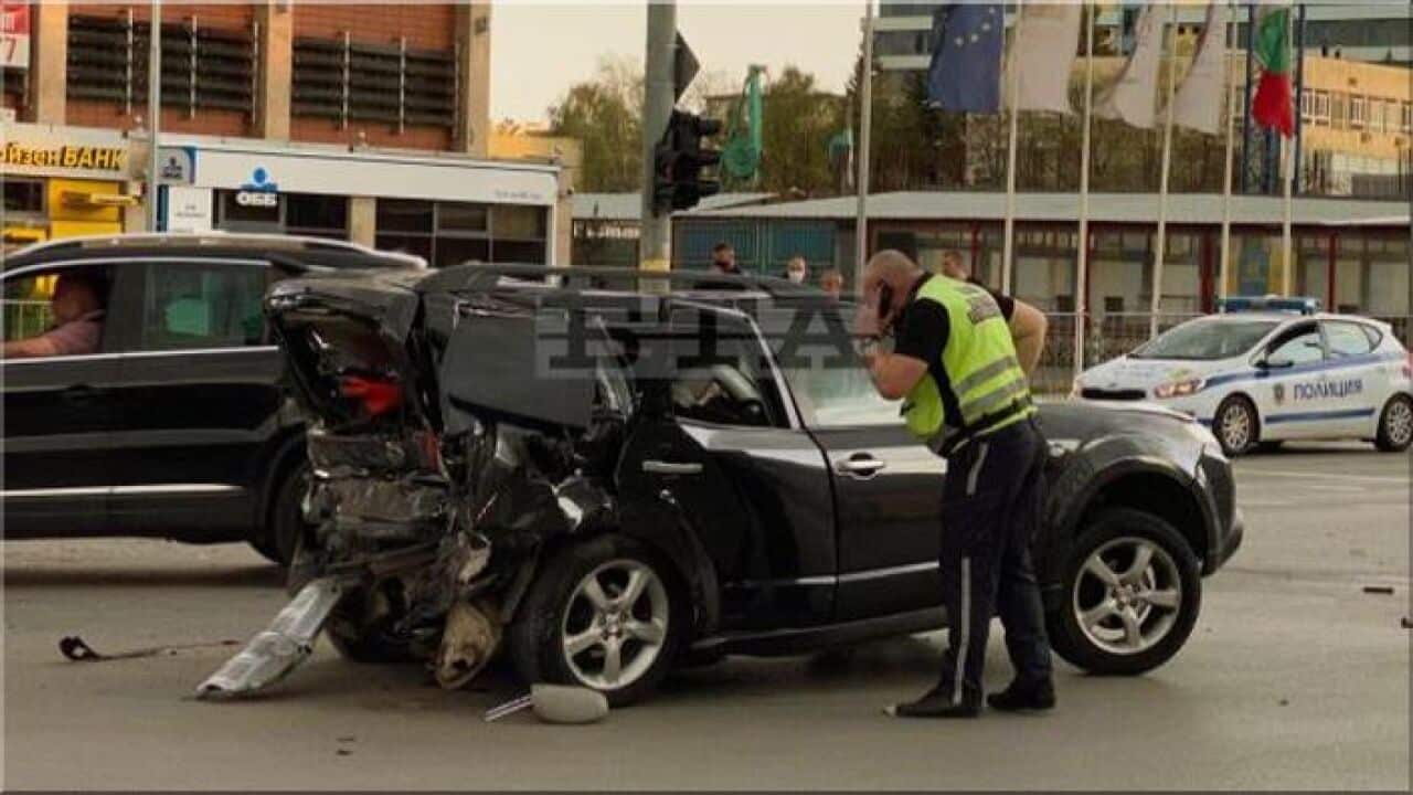 Без да натисне спирачки джип Q7 удря спрялата кола на Милен Цветков с 140 км/ч.