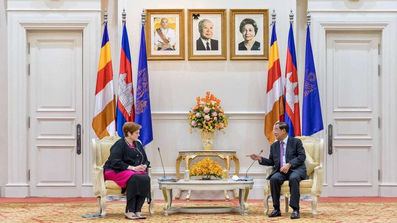 Australian Foreign Affairs Minister Marise Payne and Cambodian Prime Minister Hun Sen.jpg