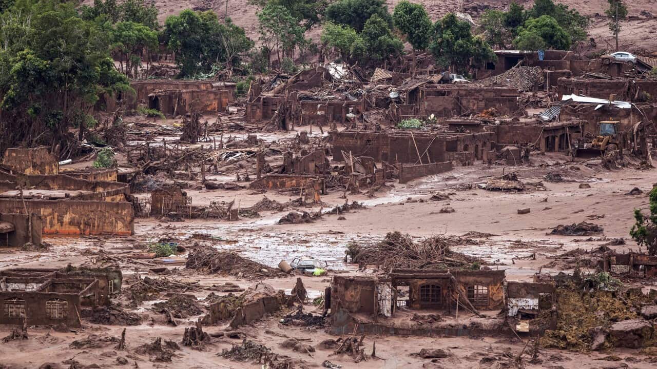 Workers search for victims after a retaining wall for an industrial waste dump collapsed in Bento Rodrigues locality. (EPA)