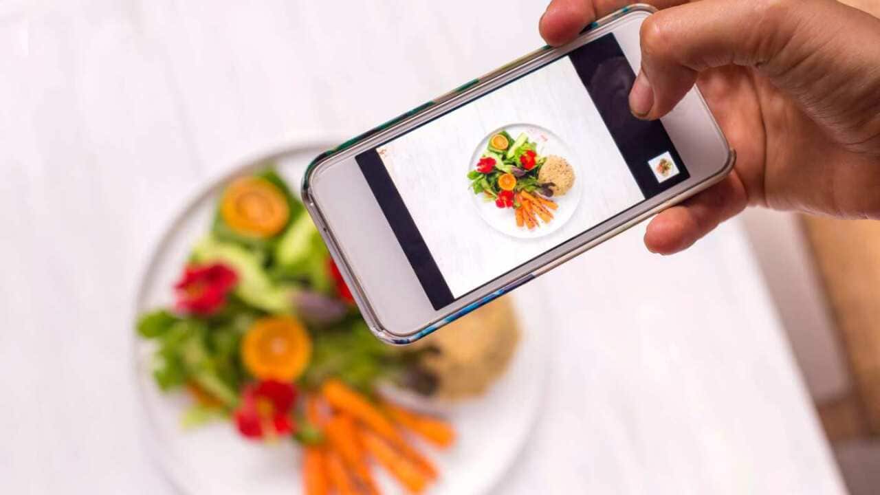 06-instagram-photographing-food.w704.h396.2x.jpg