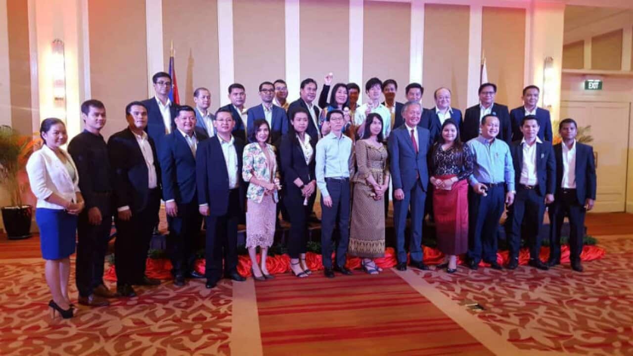Japanese Deputy Foreign Minister with Cambodian young politicians