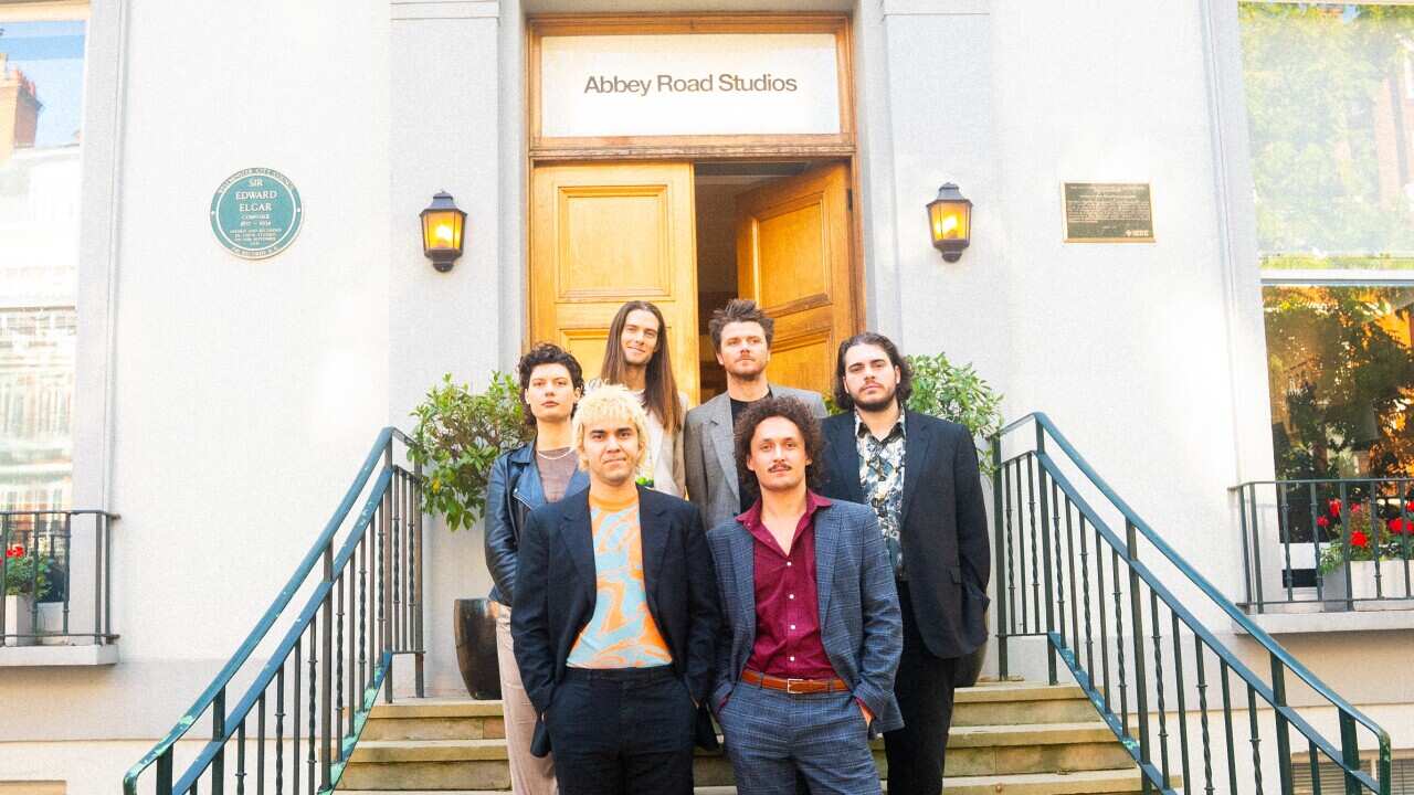 _Press shot_Selve - S1 Breaking Into Heaven album announce - by Joshua Tate.jpg