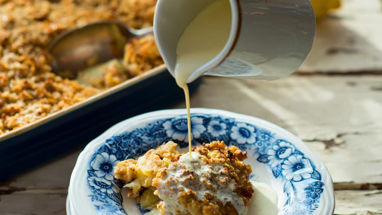 Almond, apple and rum fruit pudding