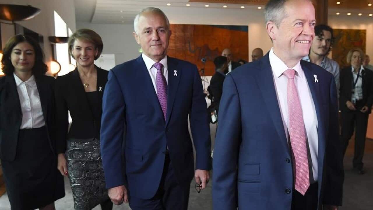 Labor leader Bill Shorten (r) and Prime Minister Malcolm Turnbull