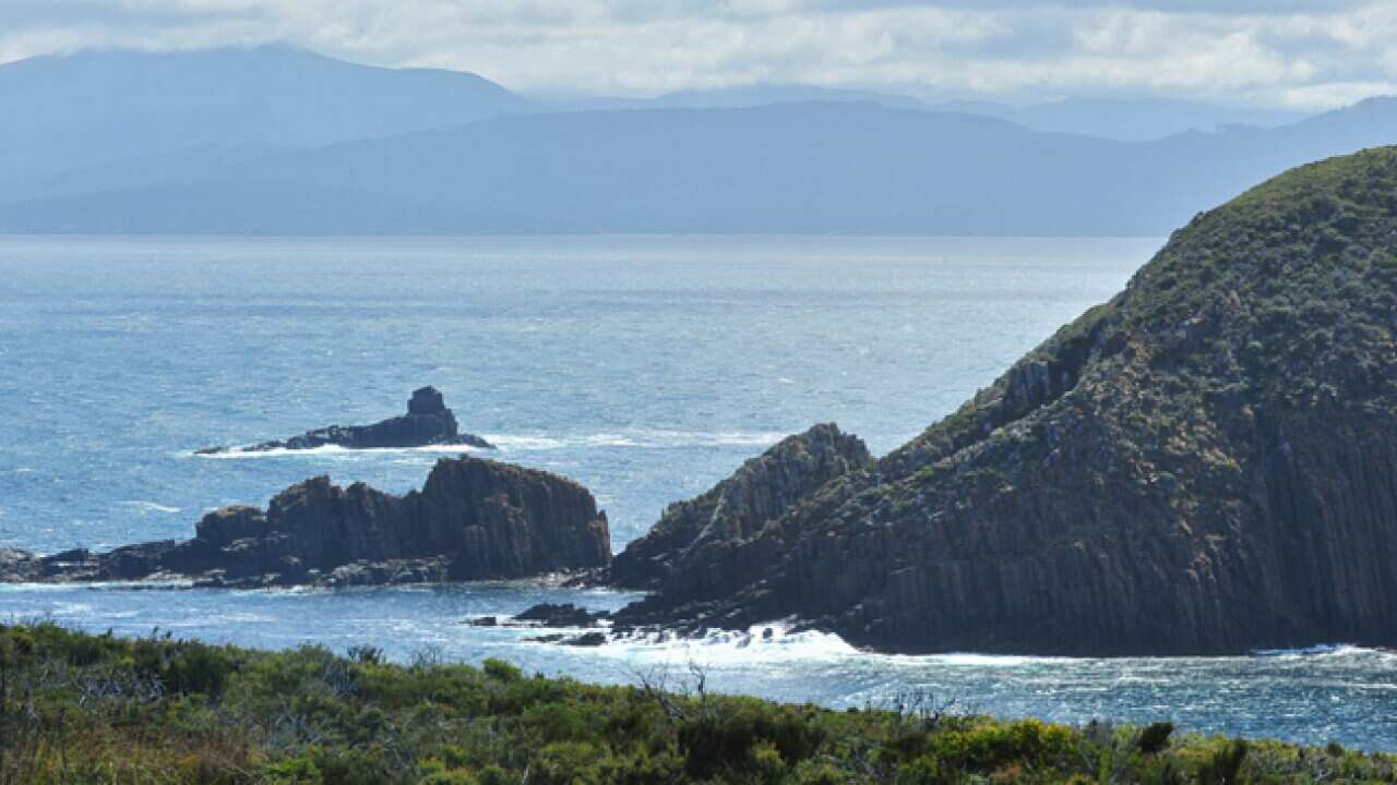 bruny-island-Tasman_260411_B_AAP_1801553004