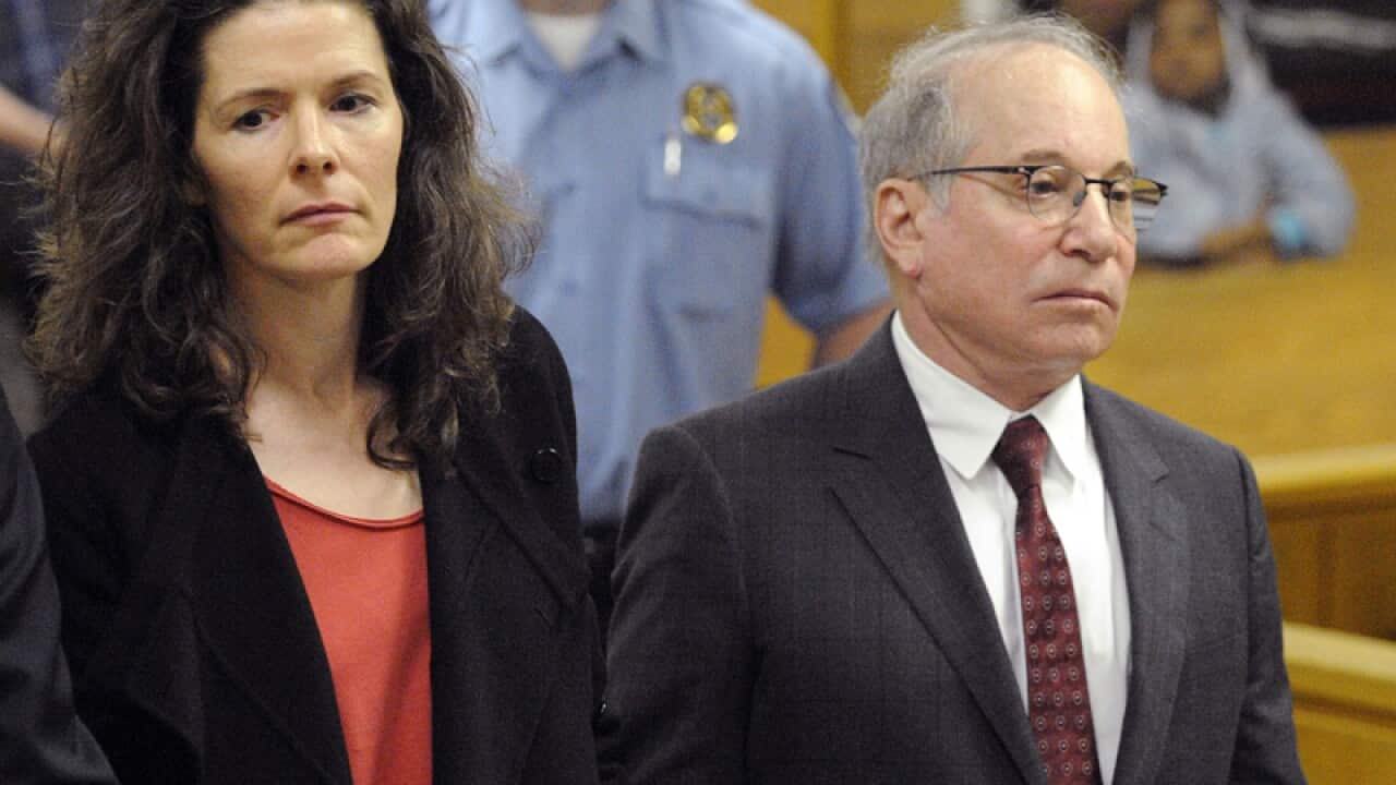Paul Simon and wife attend court.