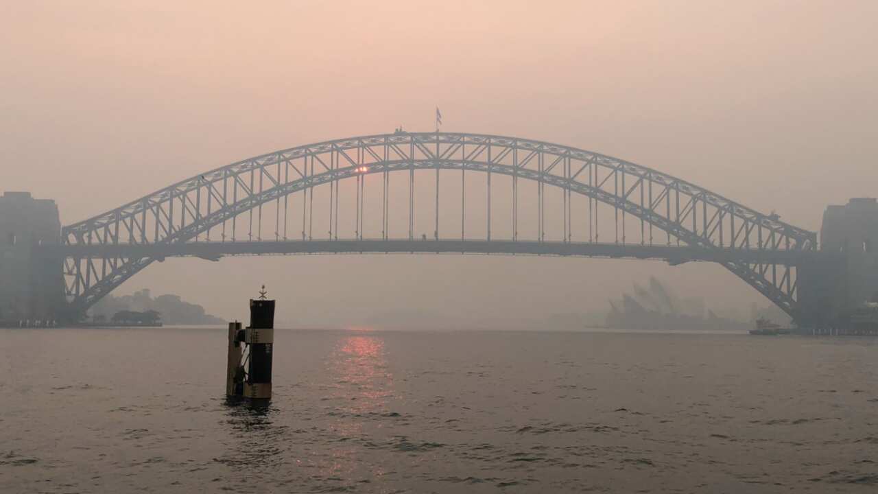 Humo cubre la ciudad de Sídney