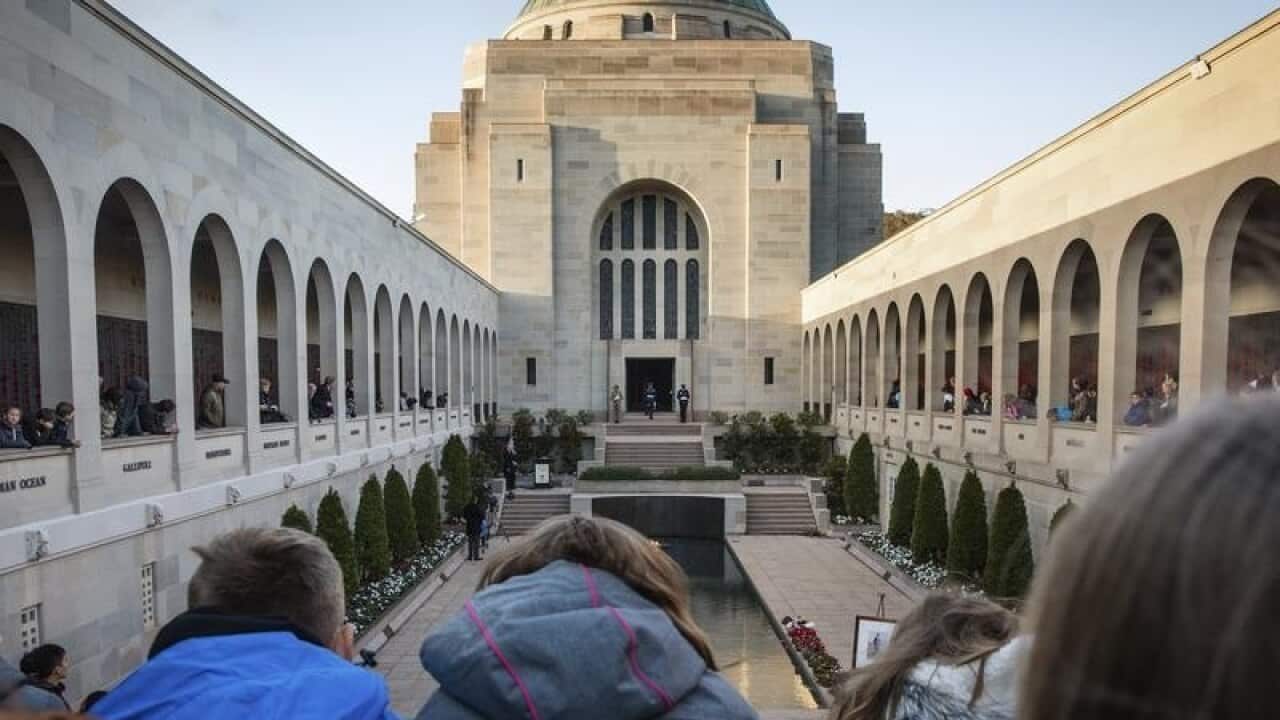 AUSTRALIAN WAR MEMORIAL BOOK