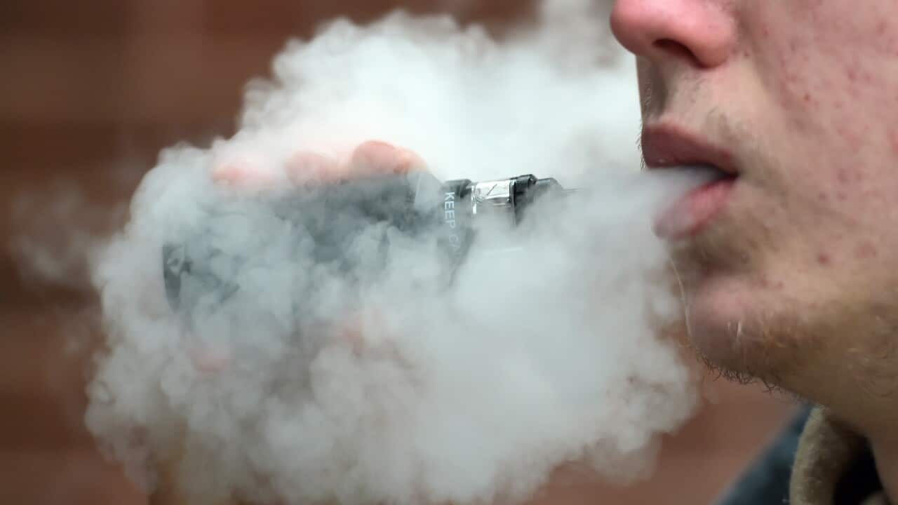Health experts call for a crackdown on vaping as teen use rises | SBS News Health experts call for a crackdown on vaping as teen use rises | SBS News