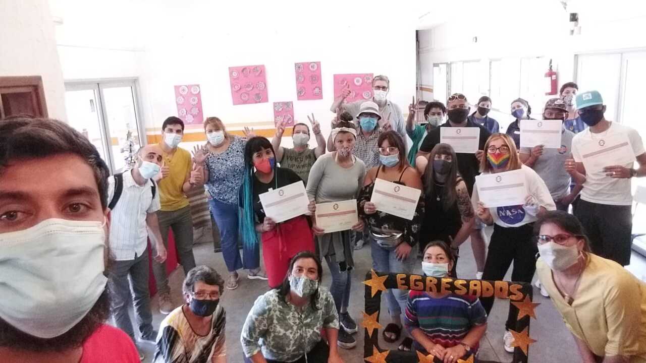 Giovani del centro di formazione professionale TALITAKUM gestito dall'ong COMI a Montevideo