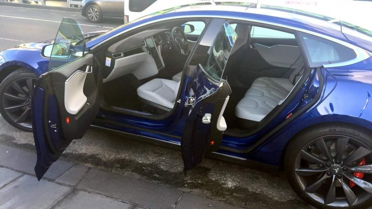 یک خودروی خودکار شرکت تسلا