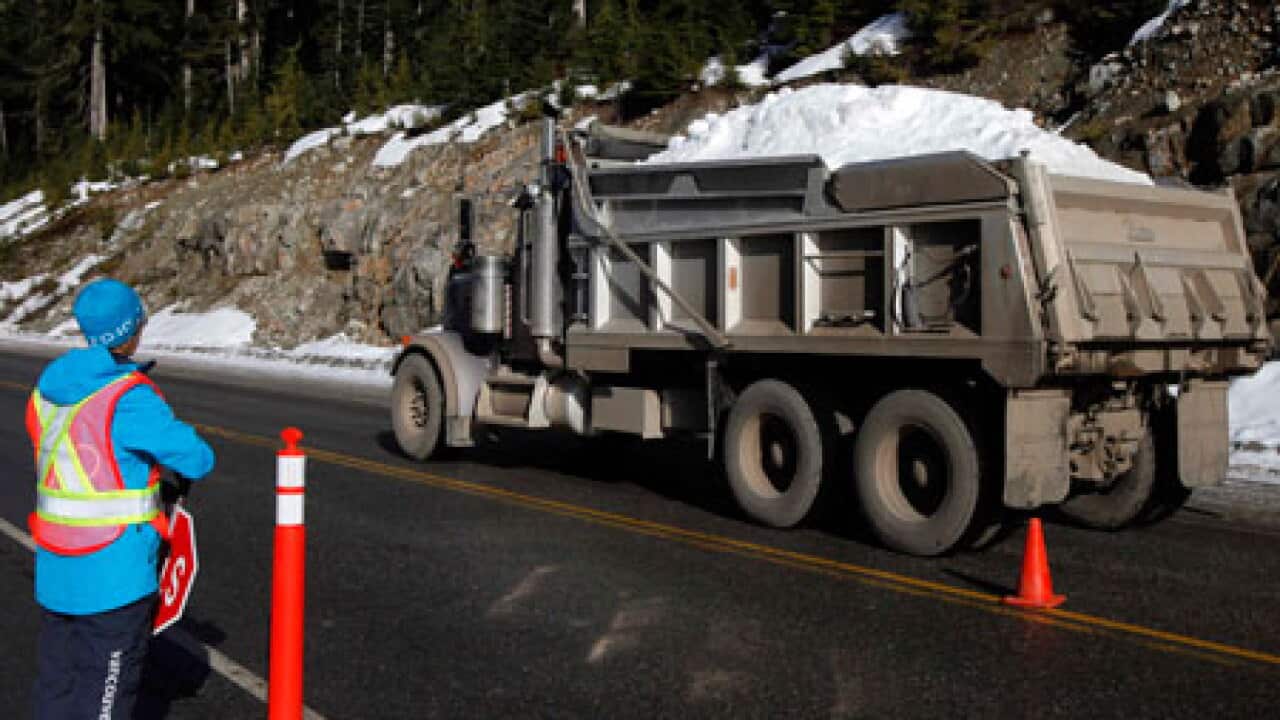 canada_truck_snow_100209_L_AAP_1872159007