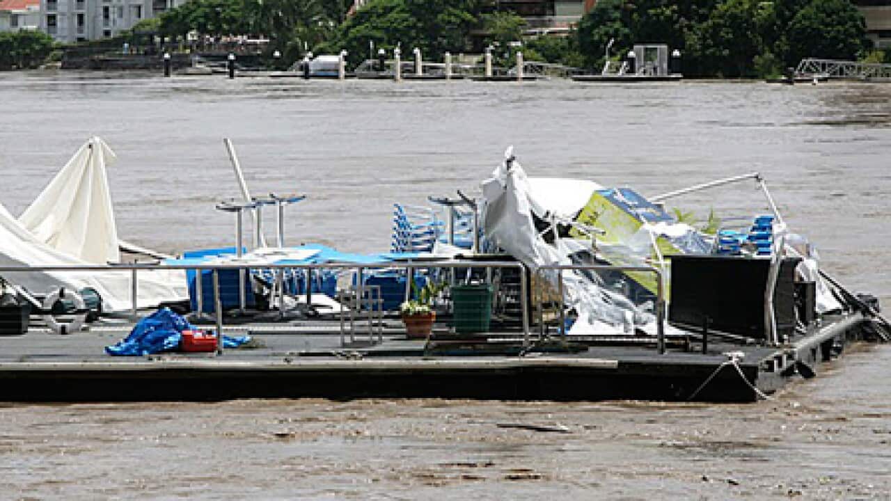 brisbane_boardwalk_floods_111301_B_AAP_535143454