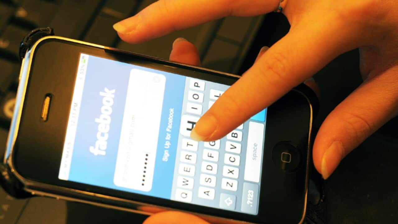 Facebook_Iphone_1203112_B_Getty_1719417744