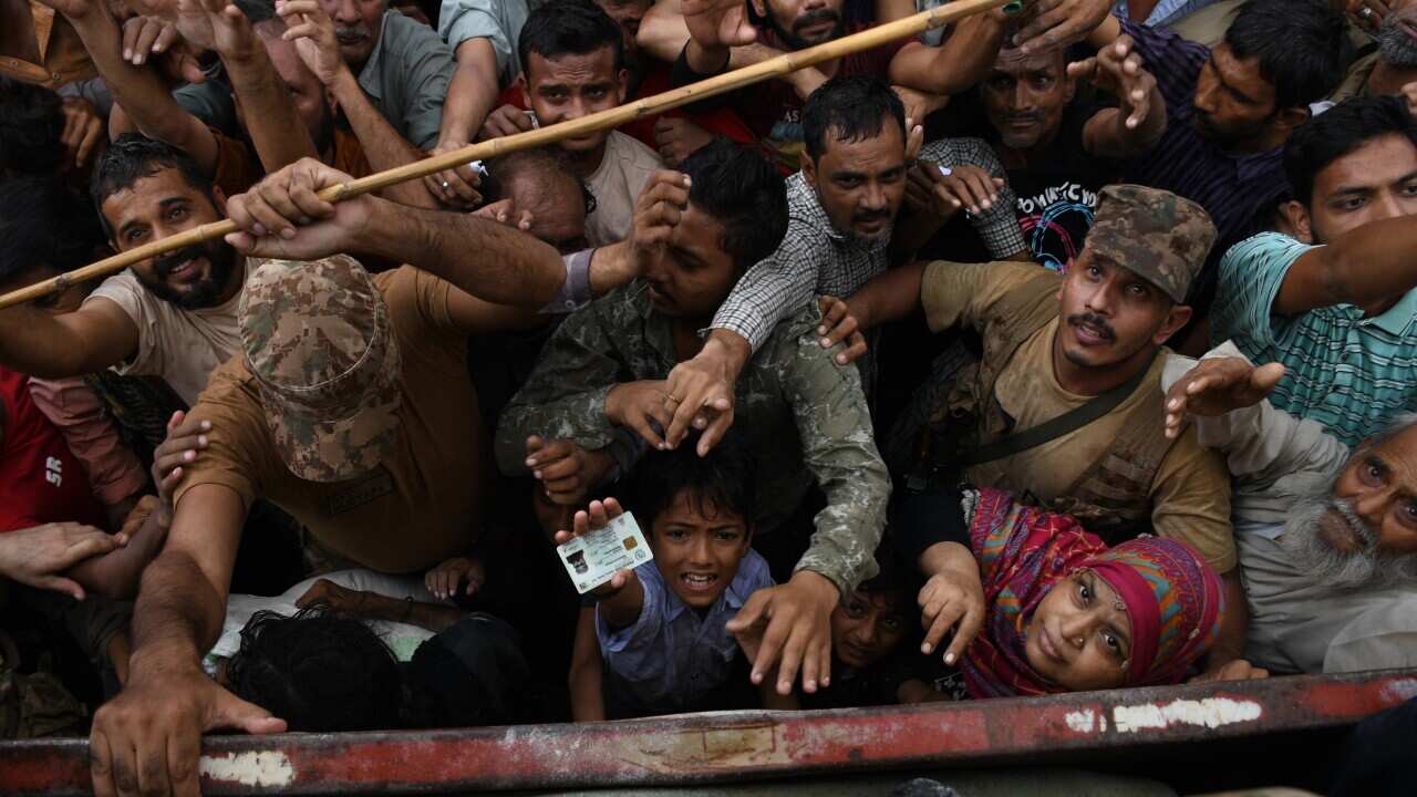 Pakistani army soldiers distribute food among flood victims