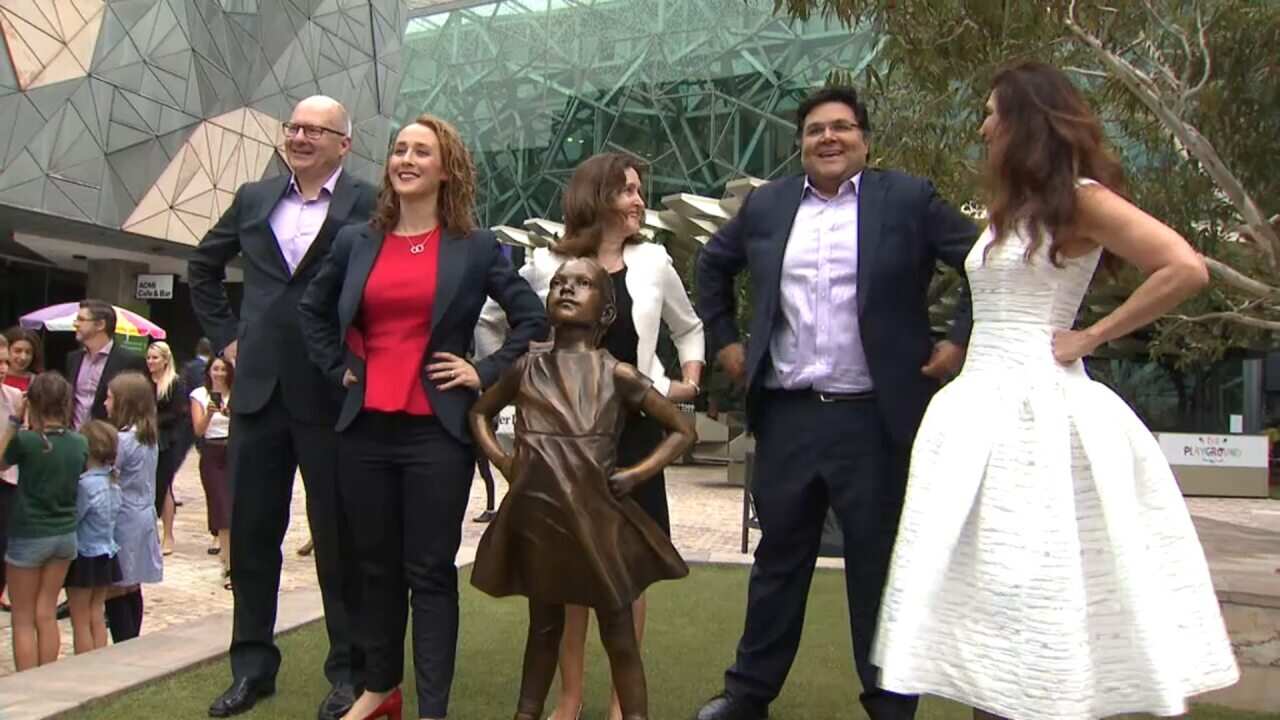 'Fearless girl' statue unveiled in Melbourne