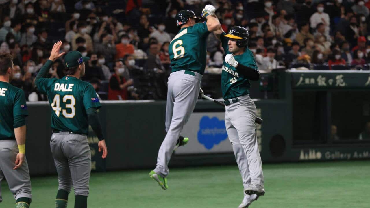 Tim Kennelly homer celebration - photo scott powick.jpg