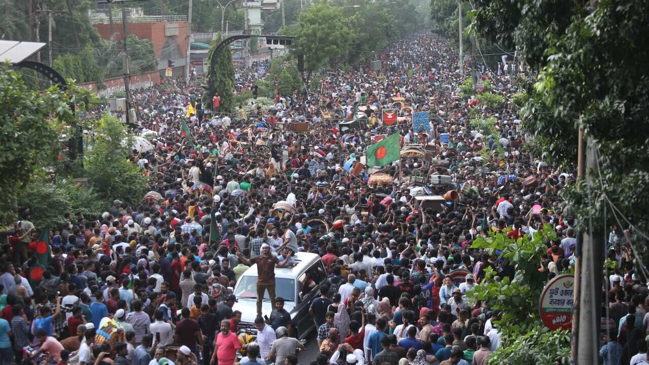 Bangladeshi People Celebrate After PM Fleeing - Dhaka