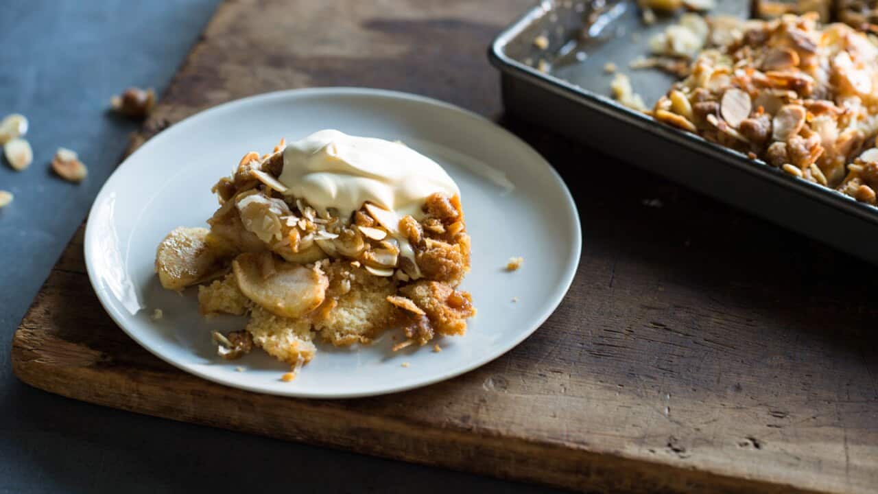 Apple-Crumble-Slice--2.jpg
