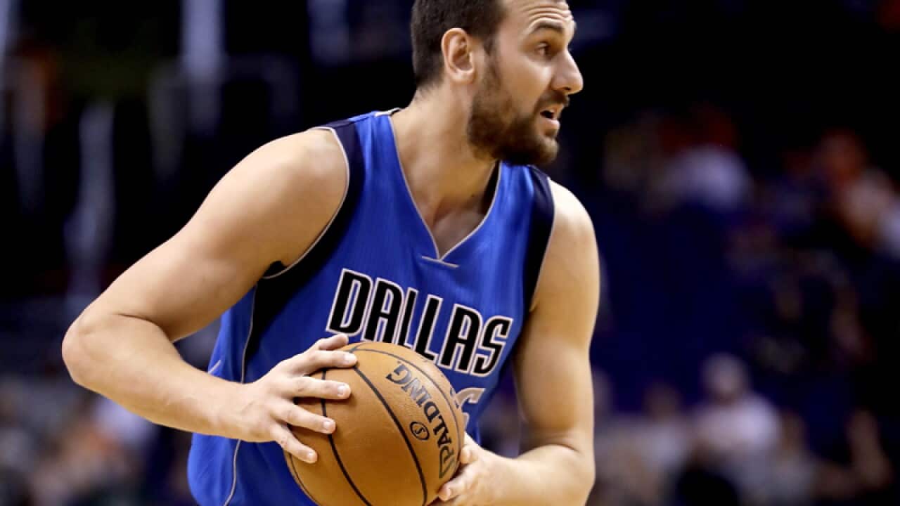 Dallas Mavericks center Andrew Bogut