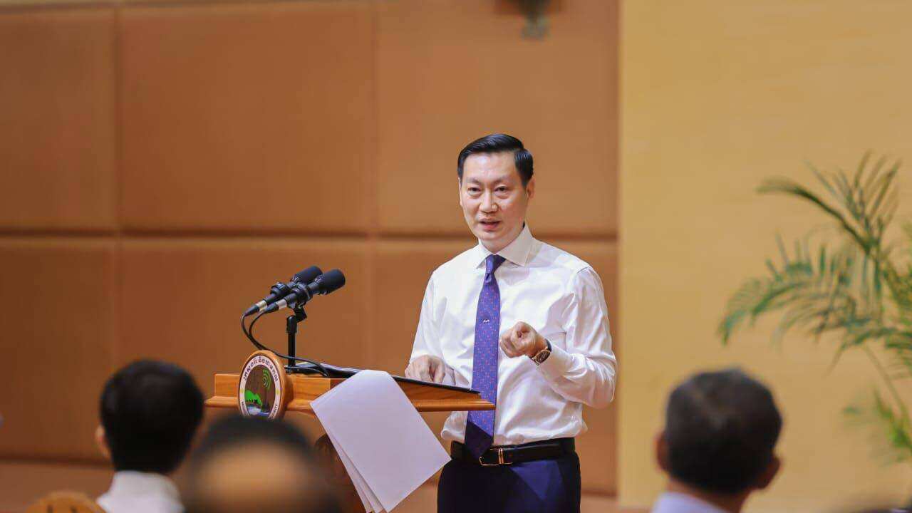 រដ្ឋមន្ត្រីក្រសួងរ៉ែ និងថាមពល លោក កែវ រតនៈ.jpg