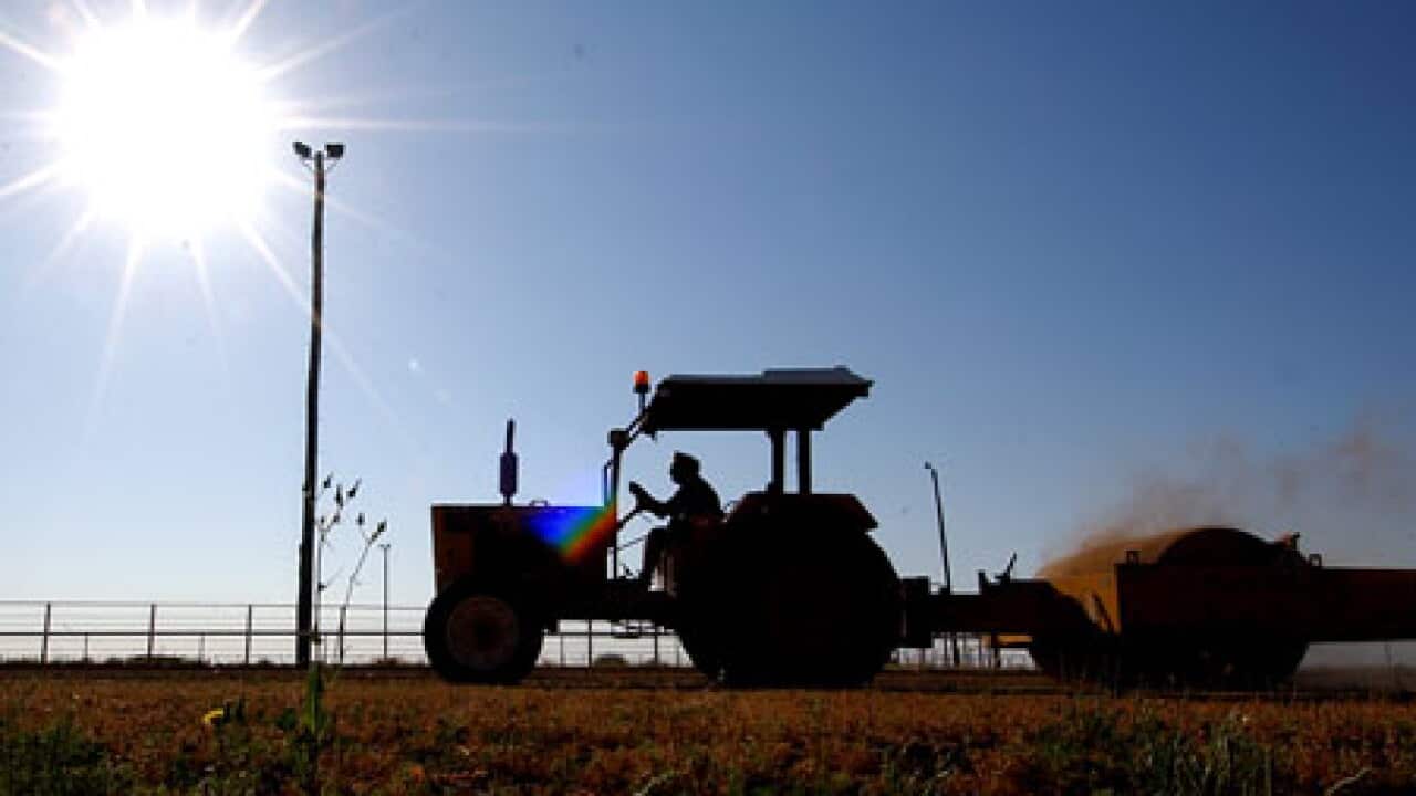 Tractor_climate_change_091116_B_aap_1565887427