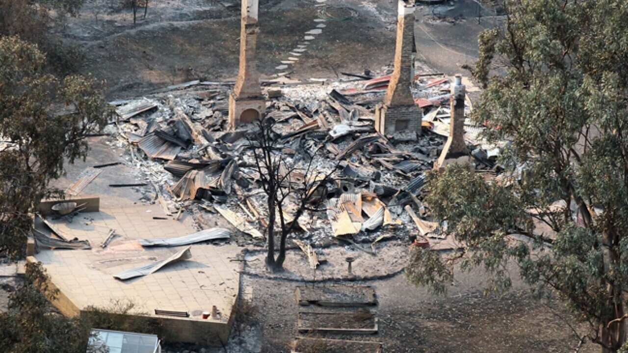 bushfire_tasmania_article_large_AAP_658185752