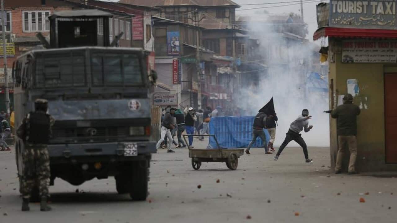 Kashmiri Muslim protesters clash with Indian government forces