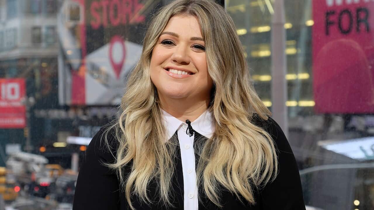 Kelly Clarkson just shut down a fat shamer on Twitter