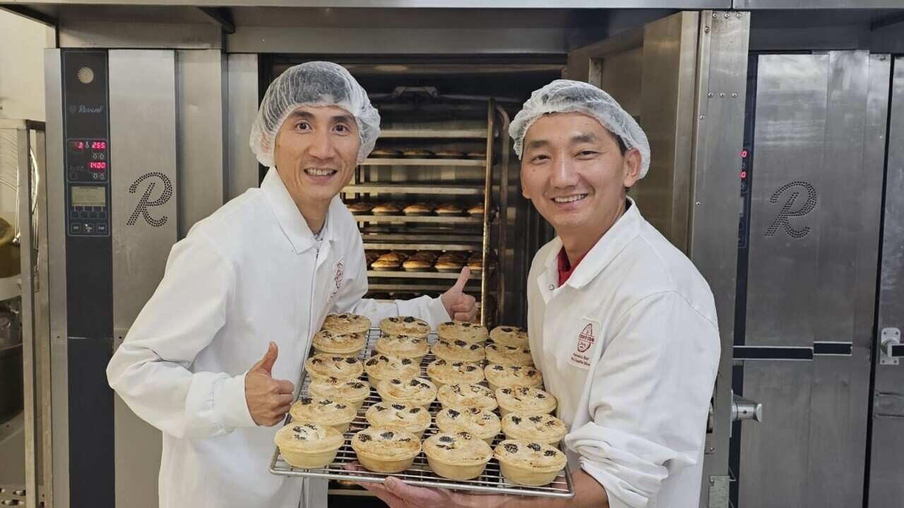 Ryan Khun(L) and Chan Khun (R) from Country Cob Bakery.jpg