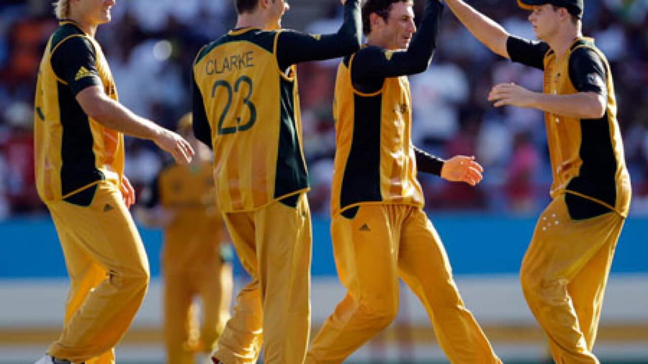 T20_Aust_bt_Pak_100504_B_aap_99809505