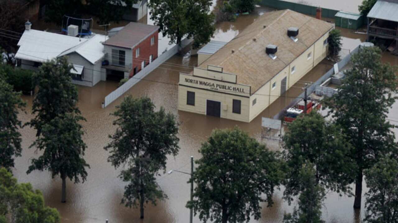 wagga_floods_120312_aap_b_1377134709