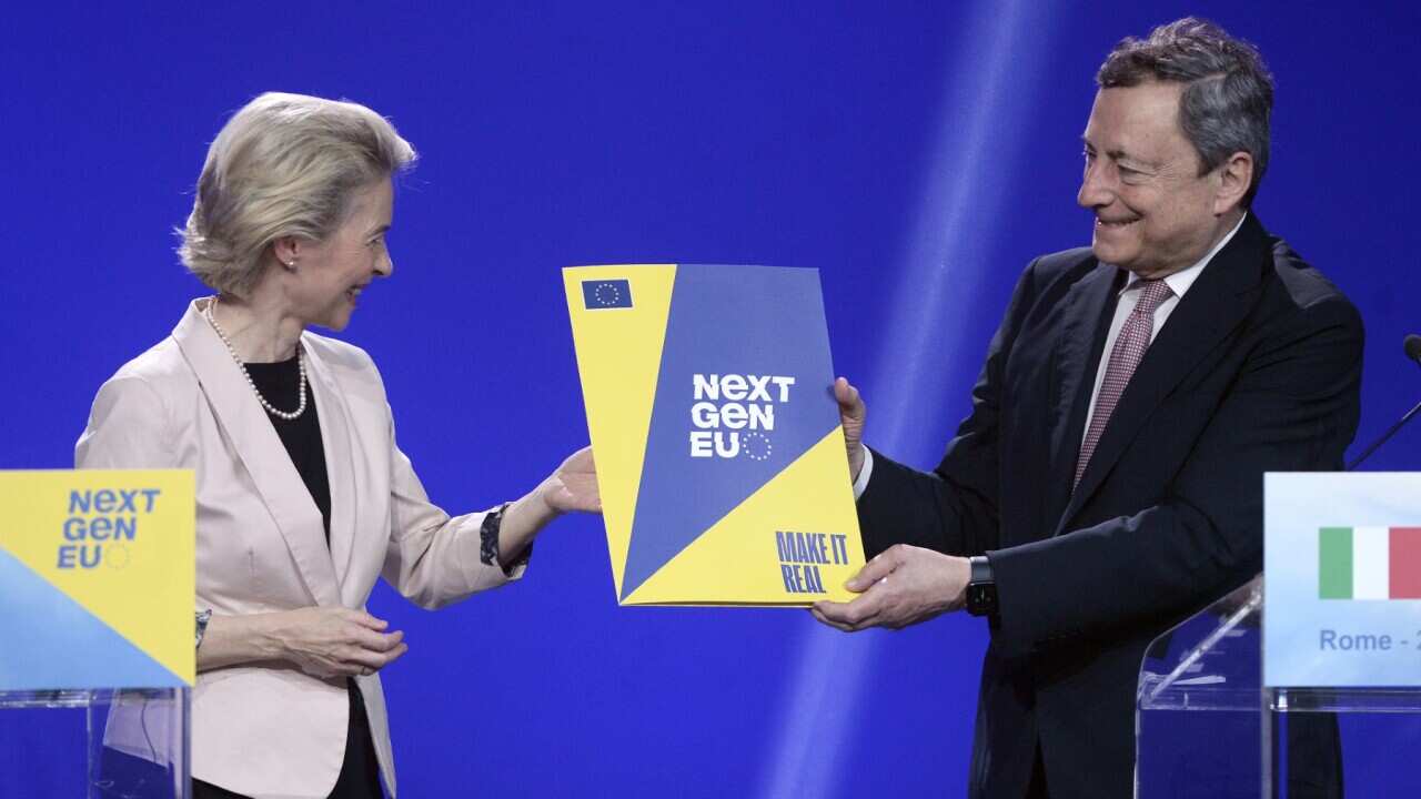 Mario Draghi meets Ursula Von Der Leyen at the Cinecittà film studios.