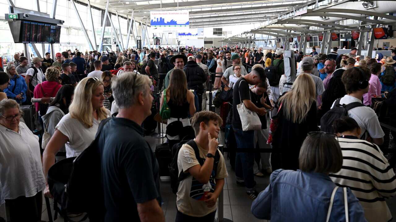 SYDNEY AIRPORT EASTER DELAYS