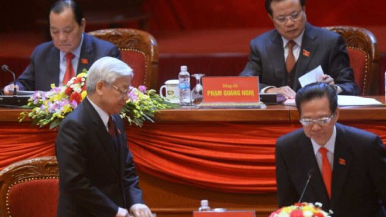 Thủ tướng Nguyễn Tấn Dũng (phải, hàng trước) sẽ làm gì khi TBT Nguyễn Phú Trọng (trái) đã được trung ương chọn?