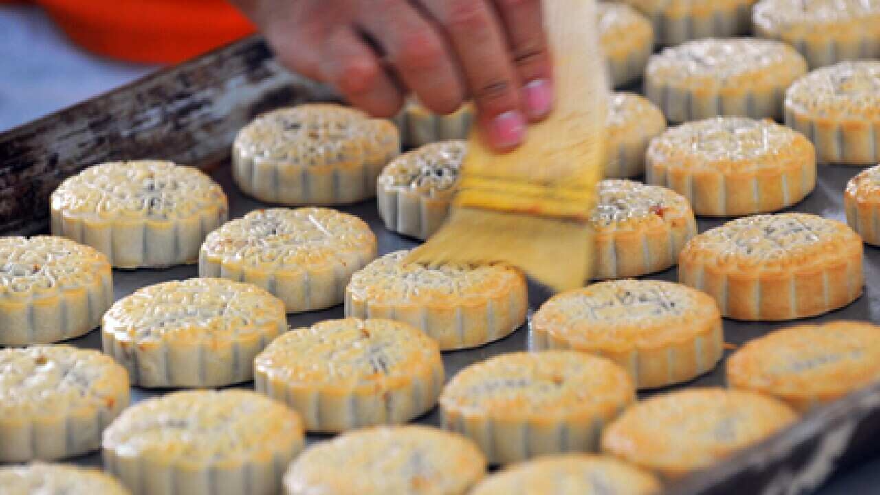 China_moon_cakes_100917_B_aap_597321499